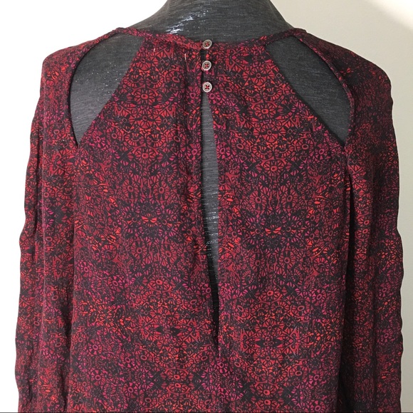 Oversized Cutout Tunic Blouse - Picture 7 of 8